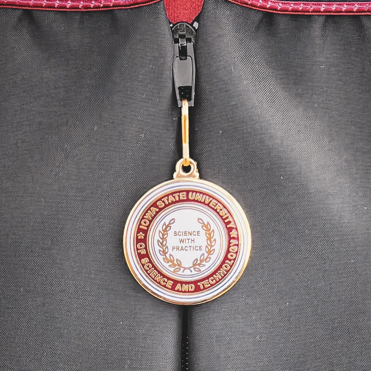 Iowa State University Official Seal Zipper Pull